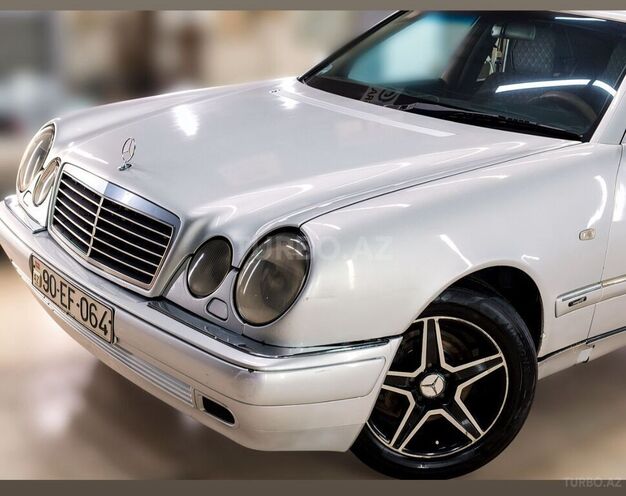 Mercedes E 300-3