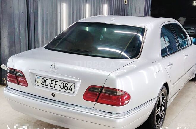 Mercedes E 300-7