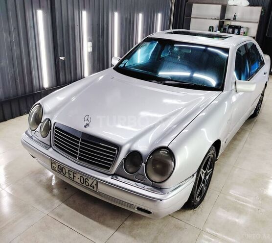Mercedes E 300-5