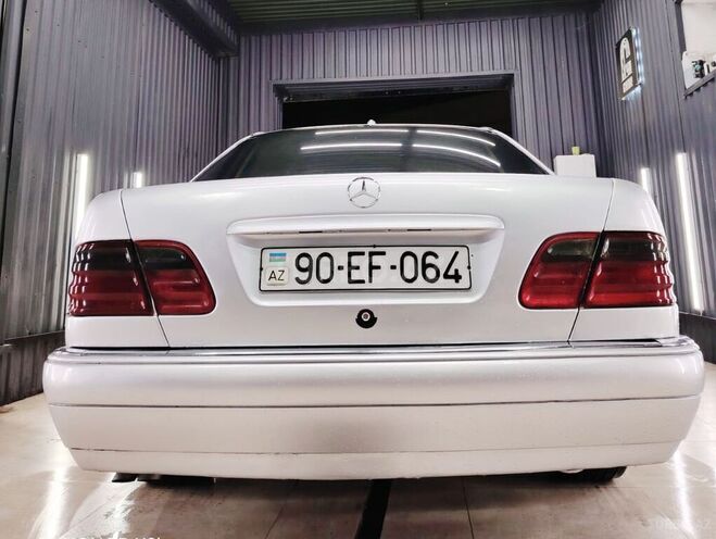 Mercedes E 300-6