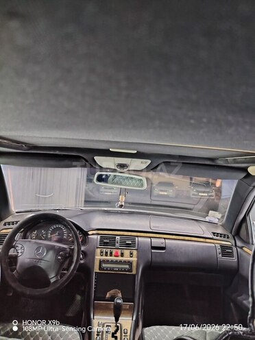 Mercedes E 300-12