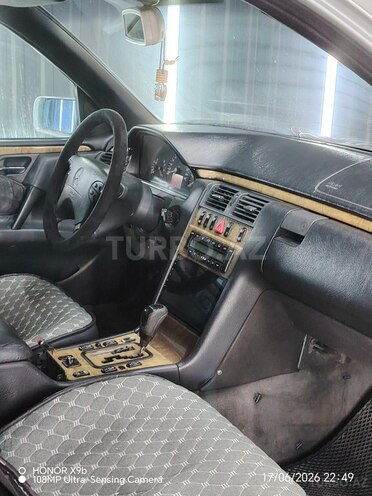 Mercedes E 300-13
