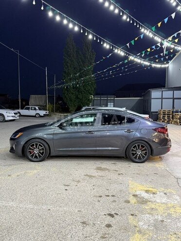 Hyundai Elantra-4