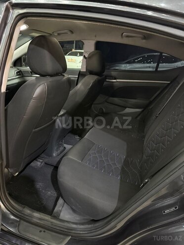Hyundai Elantra-6