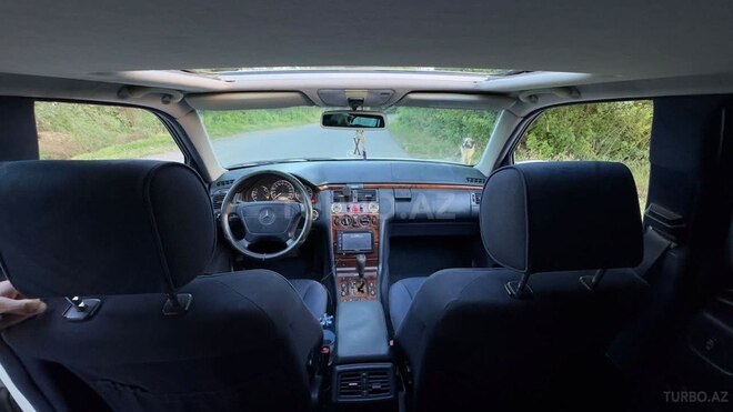 Mercedes E 240-12