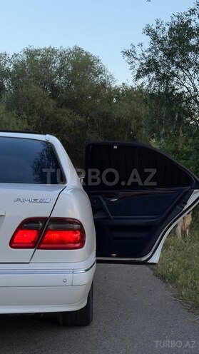 Mercedes E 240-4