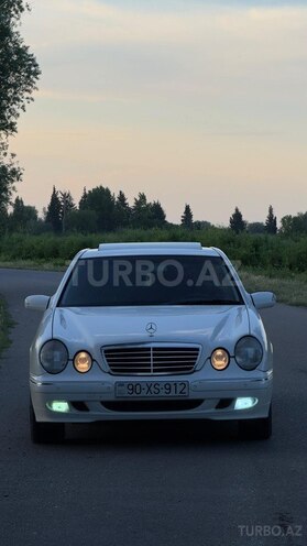Mercedes E 240-1