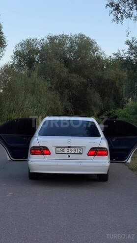 Mercedes E 240-8