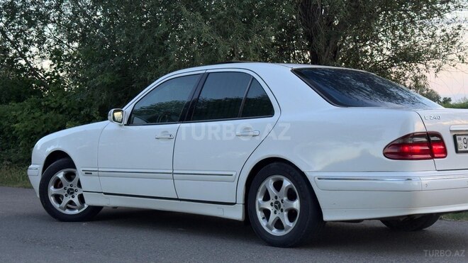 Mercedes E 240-9