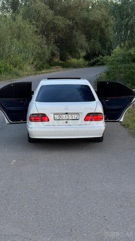 Mercedes E 240-5