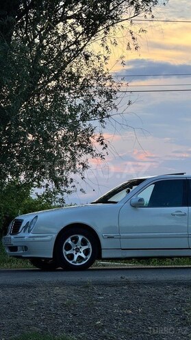 Mercedes E 240-3