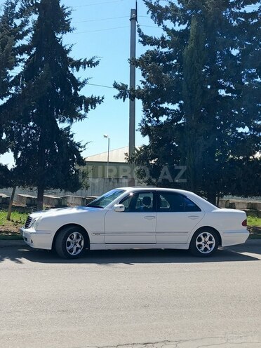 Mercedes E 240-16