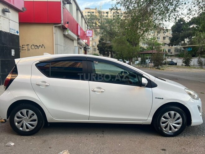 Toyota Aqua-4