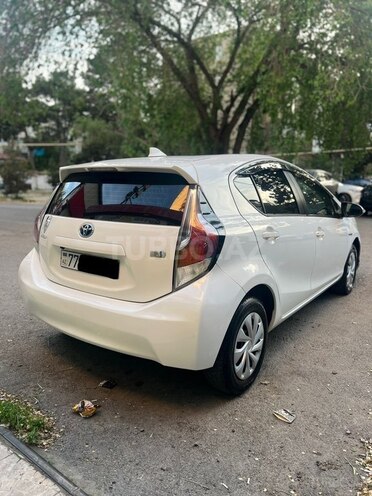 Toyota Aqua-8