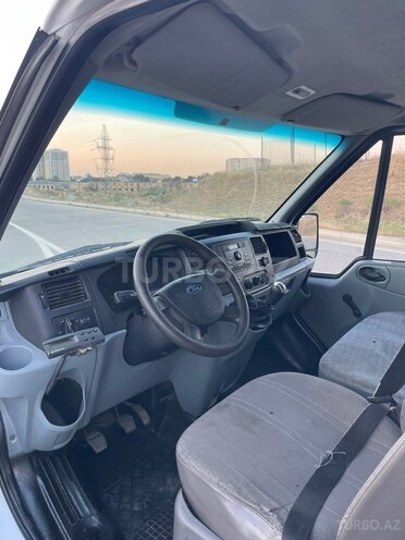 Ford Transit-10