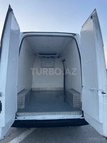 Ford Transit-9