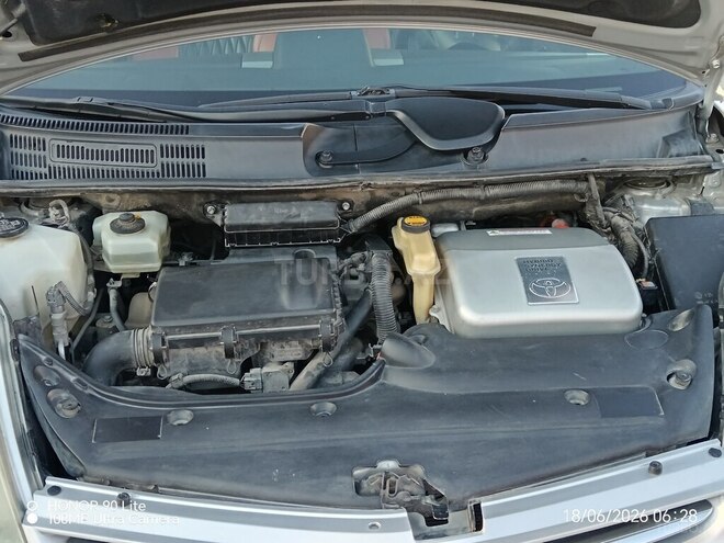 Toyota Prius-12