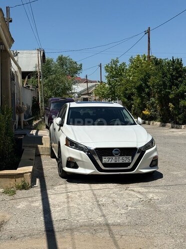 Nissan Altima-1