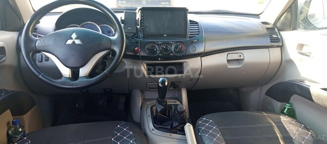 Mitsubishi L200-12