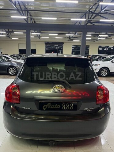 Toyota Auris-4