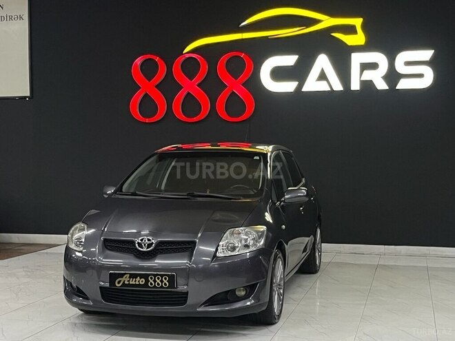 Toyota Auris-1