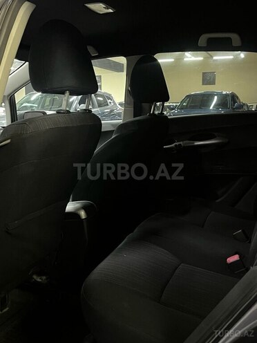 Toyota Auris-11