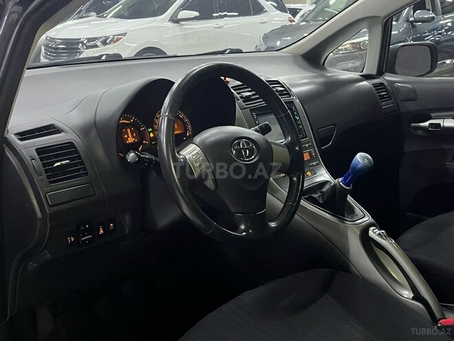 Toyota Auris-10