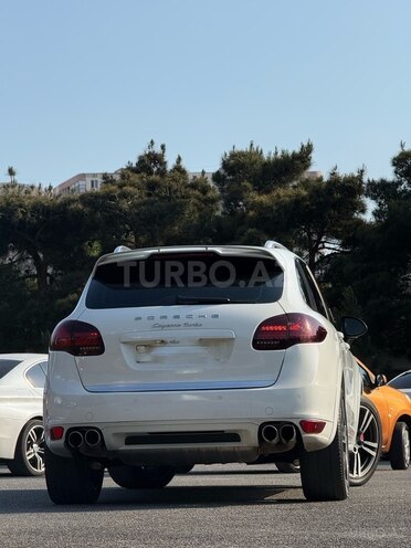Porsche Cayenne GTS-5
