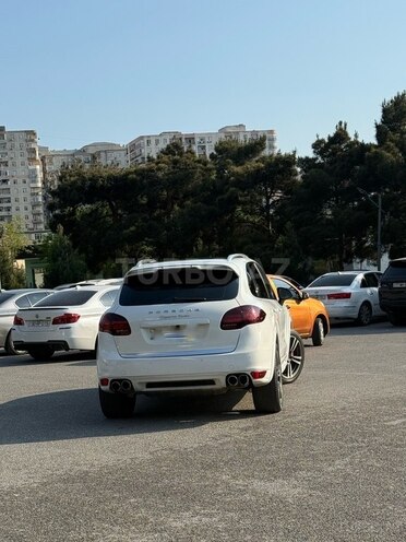 Porsche Cayenne GTS-6