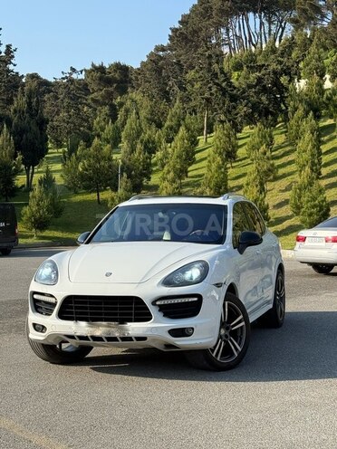 Porsche Cayenne GTS-1