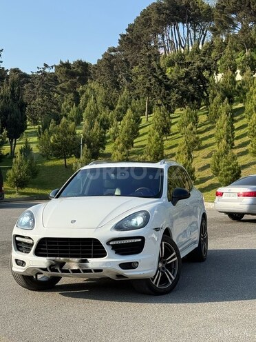 Porsche Cayenne GTS-2