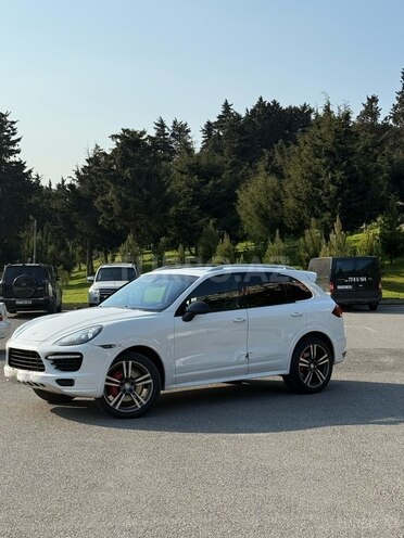 Porsche Cayenne GTS-3