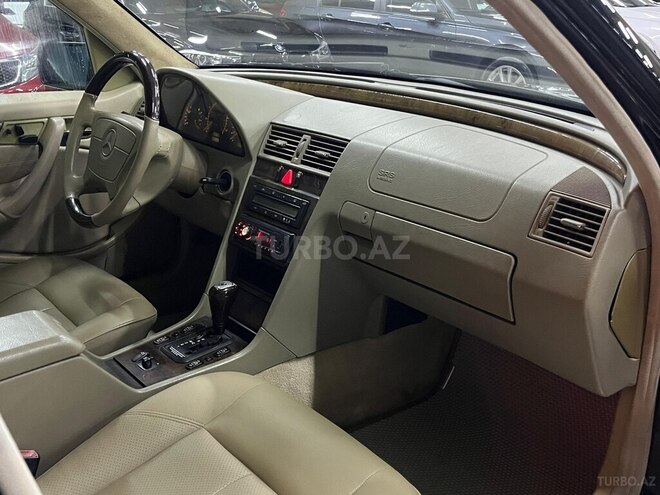 Mercedes C 230-11