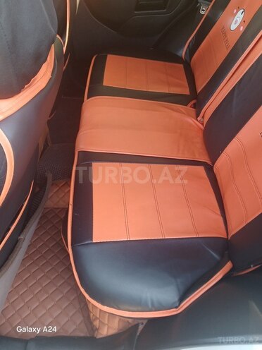 Mitsubishi Pajero io-6