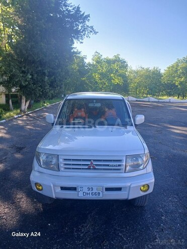Mitsubishi Pajero io-1
