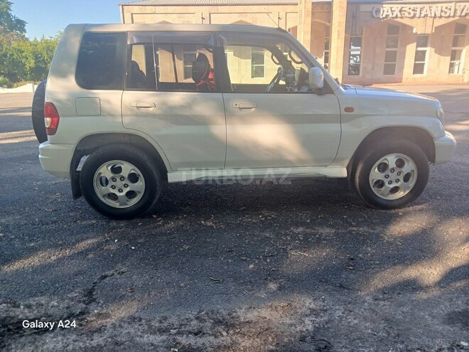 Mitsubishi Pajero io-12