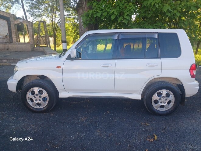 Mitsubishi Pajero io-11
