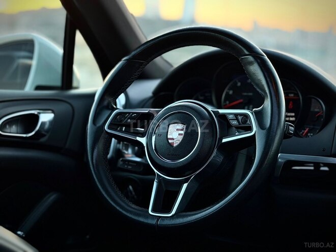 Porsche Cayenne-11