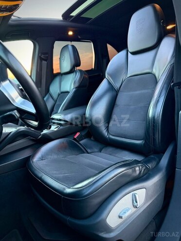 Porsche Cayenne-13