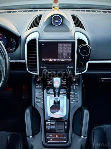 Porsche Cayenne-10