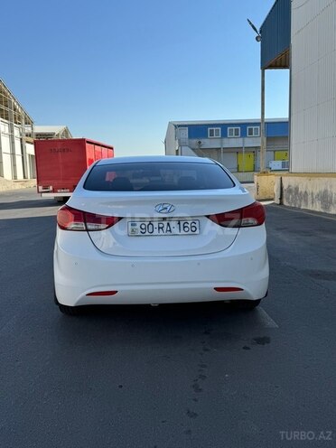 Hyundai Elantra-4