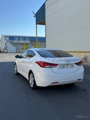 Hyundai Elantra-3