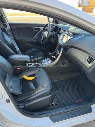 Hyundai Elantra-7