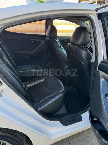 Hyundai Elantra-8