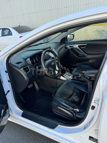 Hyundai Elantra-10