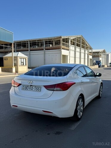 Hyundai Elantra-5