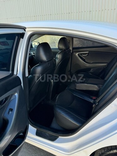 Hyundai Elantra-9
