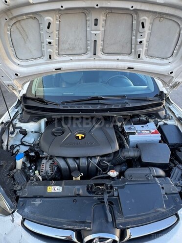 Hyundai Elantra-15