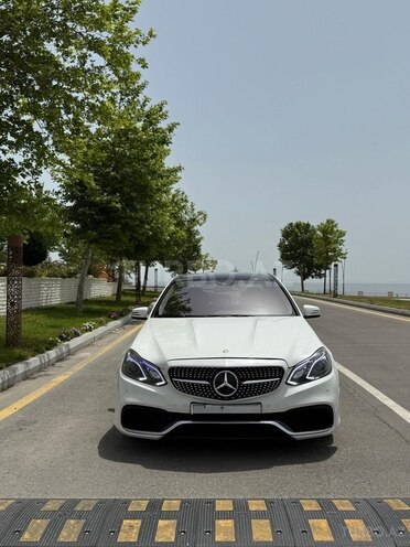Mercedes E 200-1