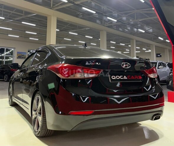Hyundai Elantra-11